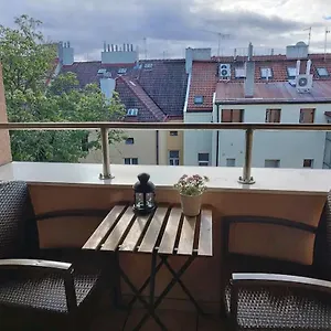  Apartmán Cozy Rooftop With Balcony